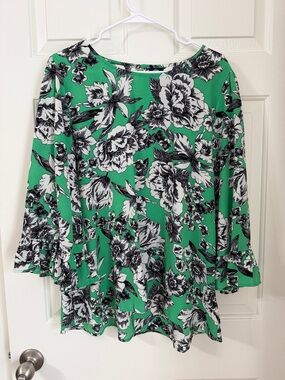Bobeau Green, Black & White Floral Bell Sleeve Boat Neck Womens Blouse